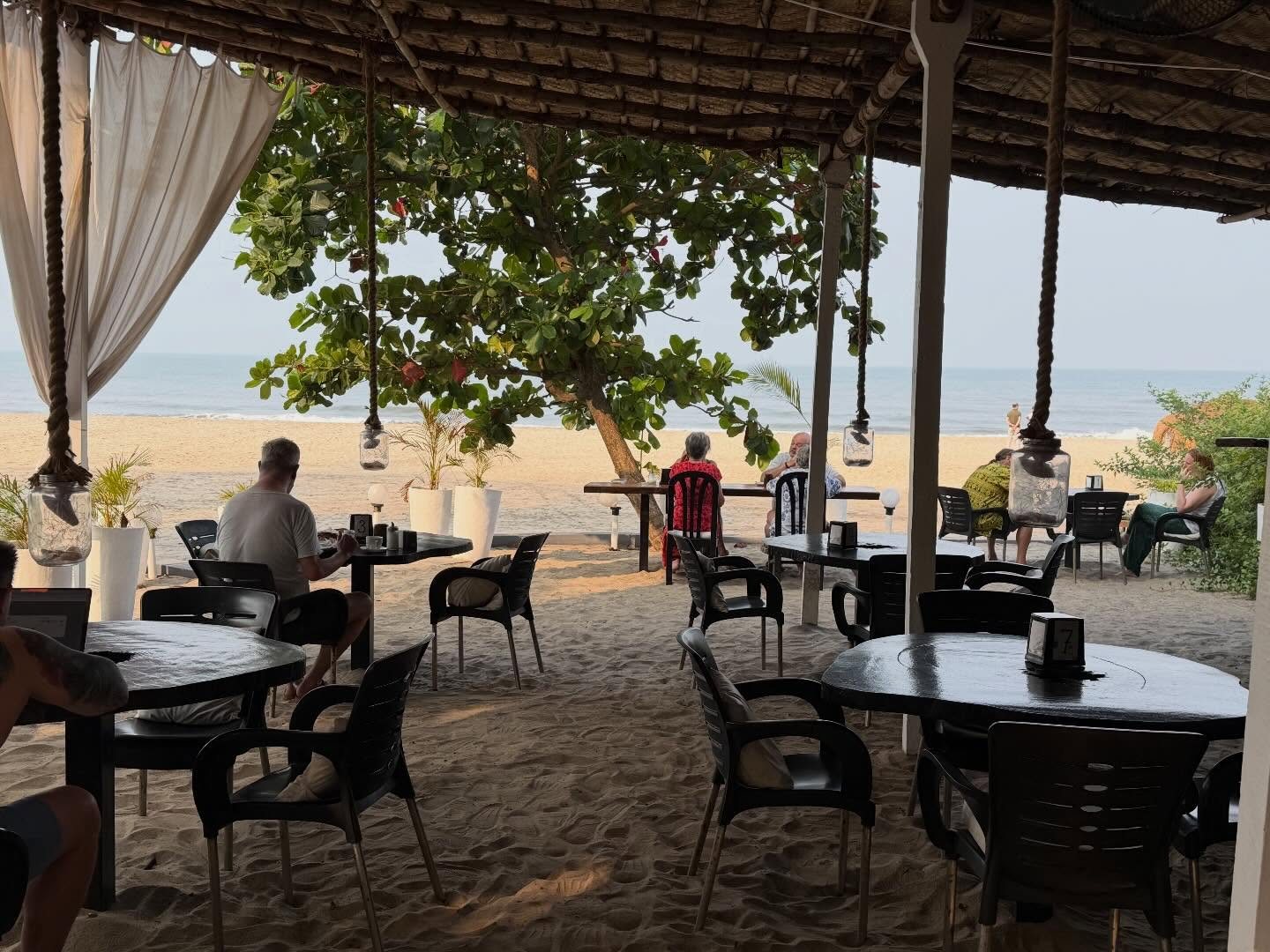 Restaurant with sea view at Mamagoa Resort