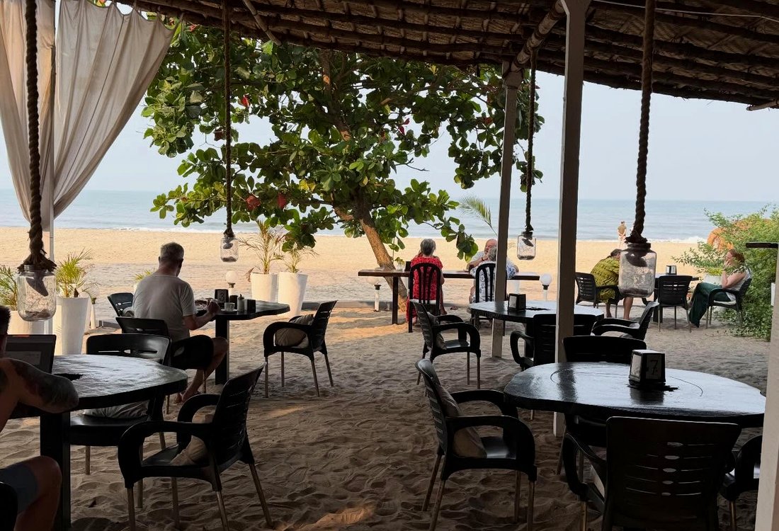 Open-air beach restaurant at Mamagoa Resort