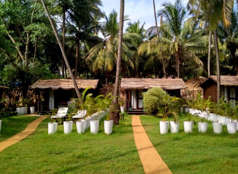 Deluxe Bungalow with Garden view exterior at Mamagoa Resort