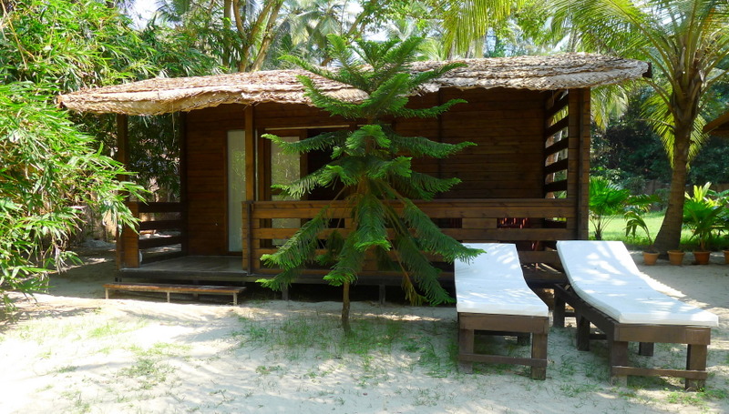 Deluxe Bungalow with Sea view photo 3 at Mamagoa Resort